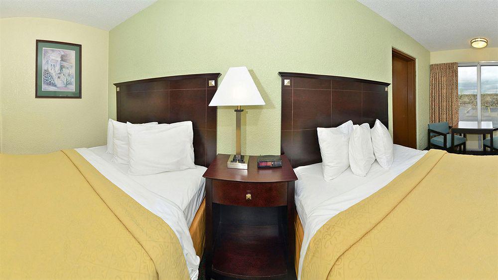 Huntingburg Quality Inn מראה חיצוני תמונה