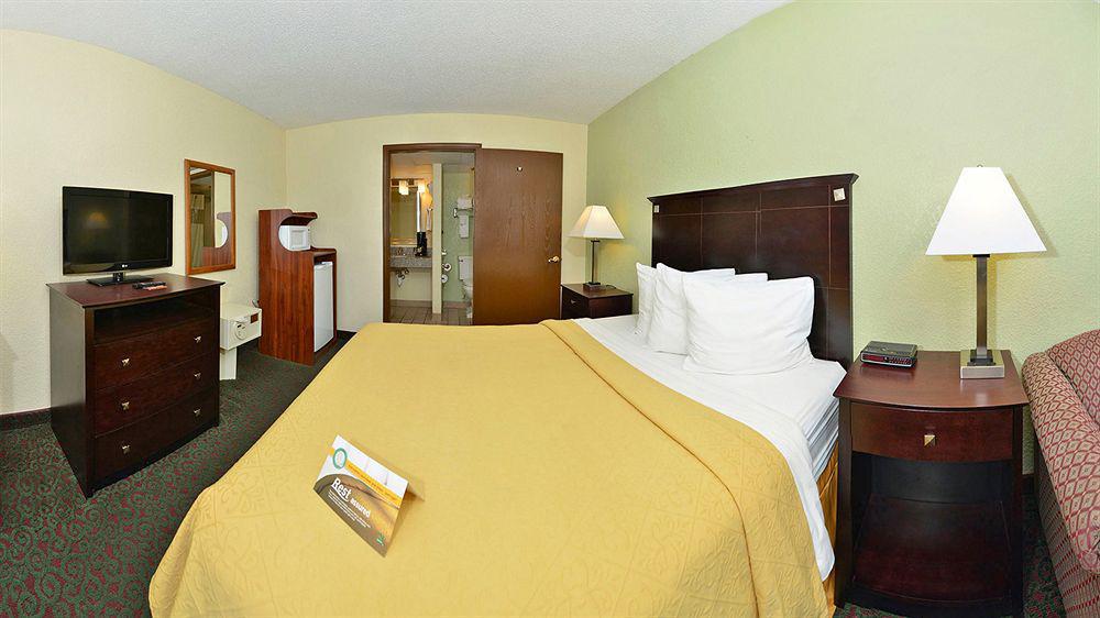 Huntingburg Quality Inn מראה חיצוני תמונה