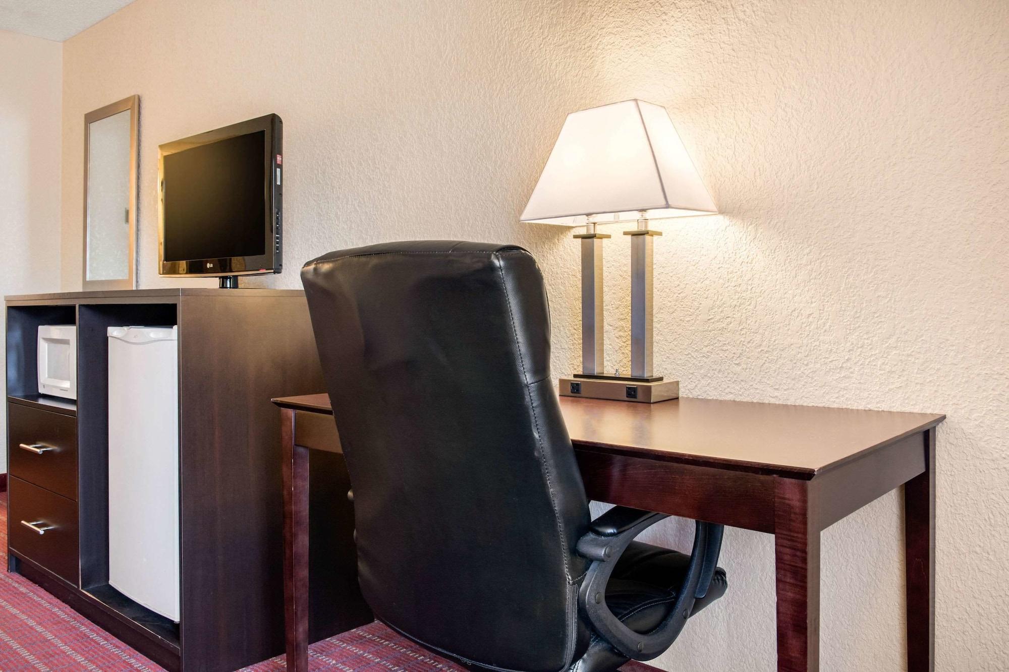 Huntingburg Quality Inn מראה חיצוני תמונה