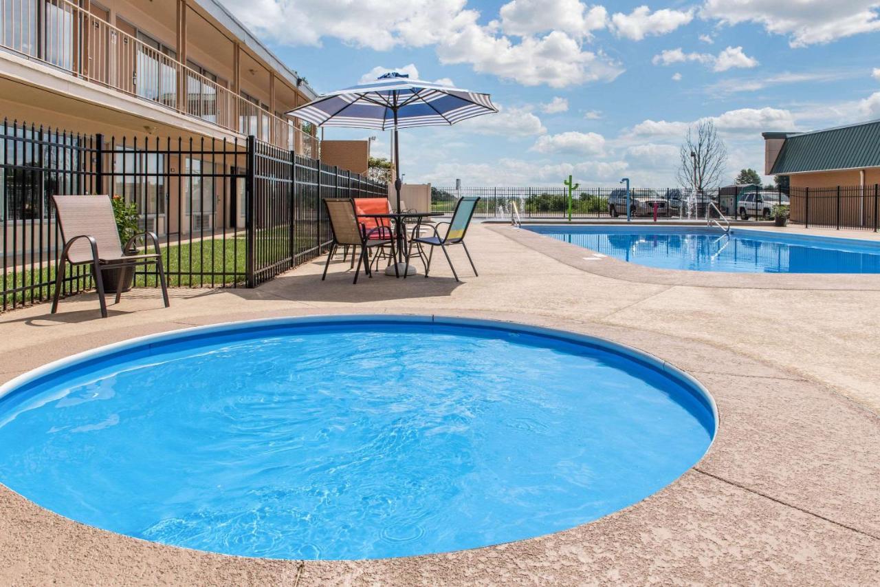 Huntingburg Quality Inn מראה חיצוני תמונה