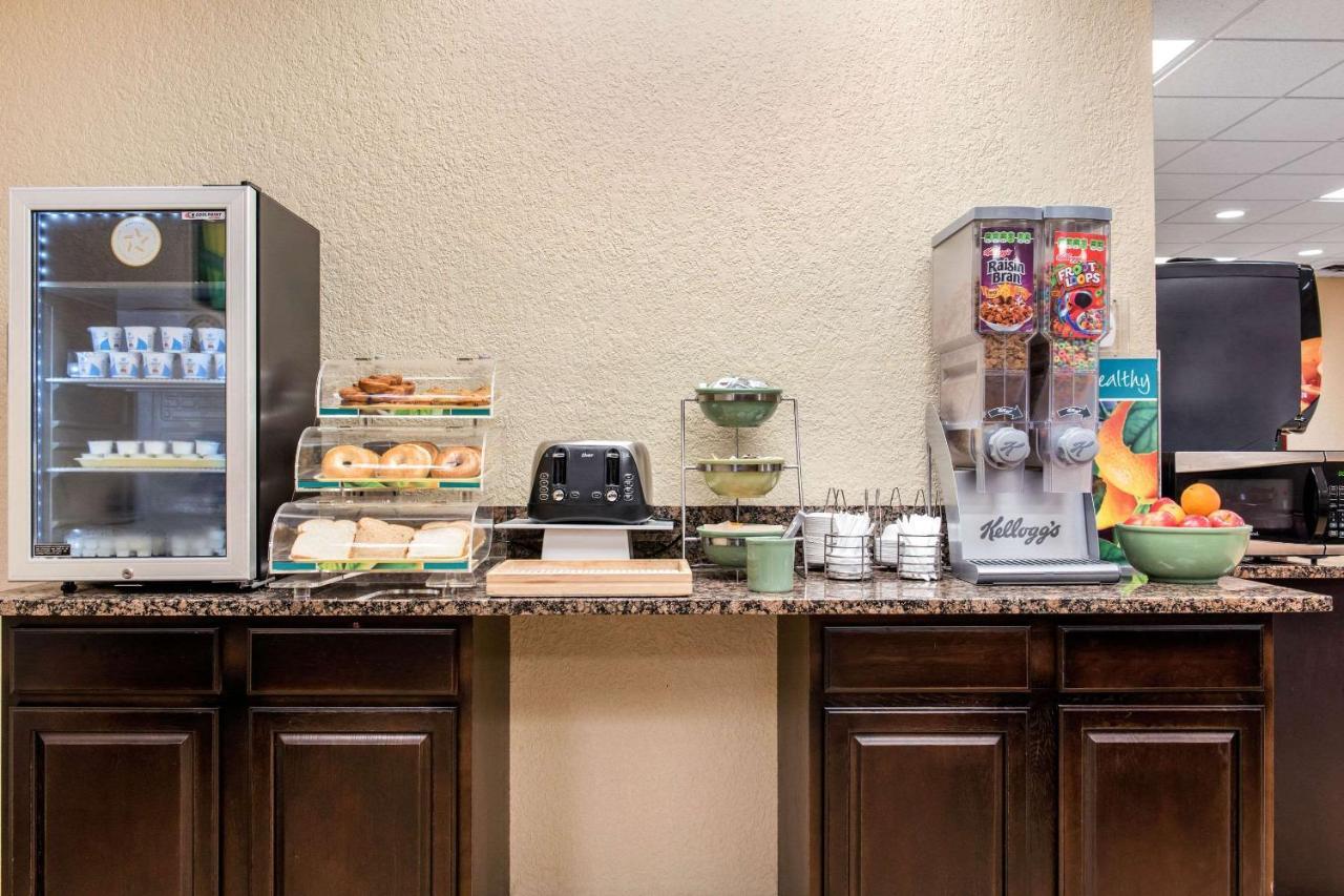 Huntingburg Quality Inn מראה חיצוני תמונה