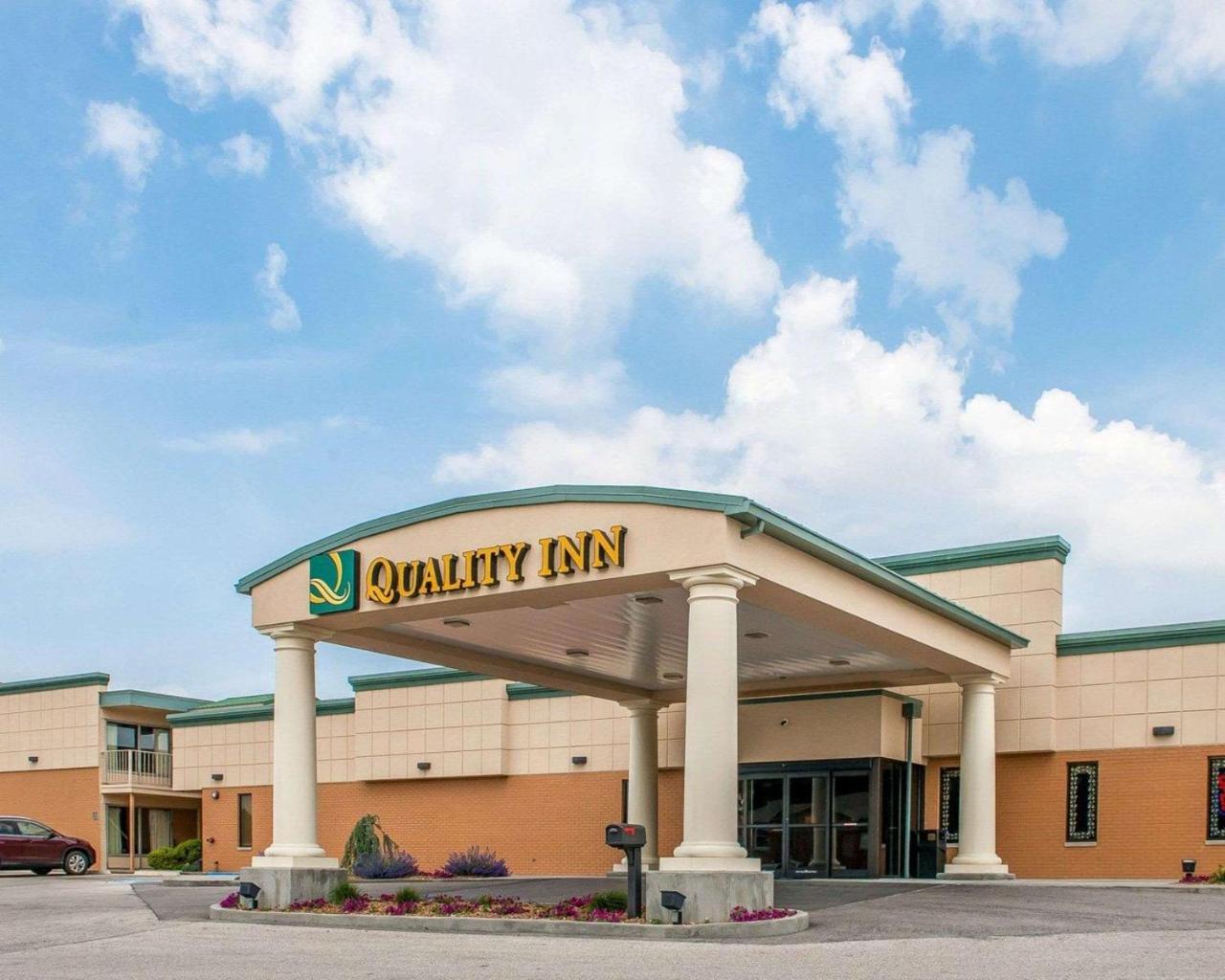 Huntingburg Quality Inn מראה חיצוני תמונה