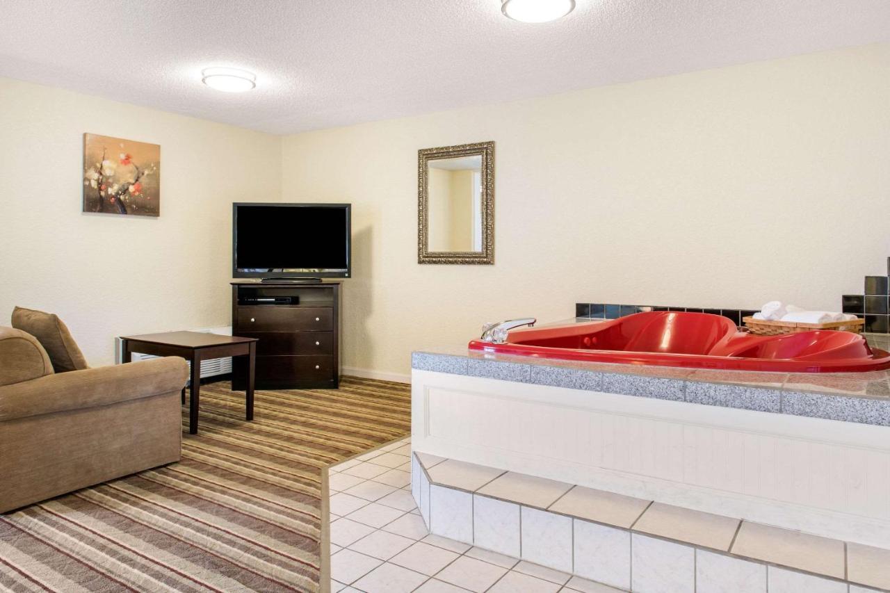 Huntingburg Quality Inn מראה חיצוני תמונה